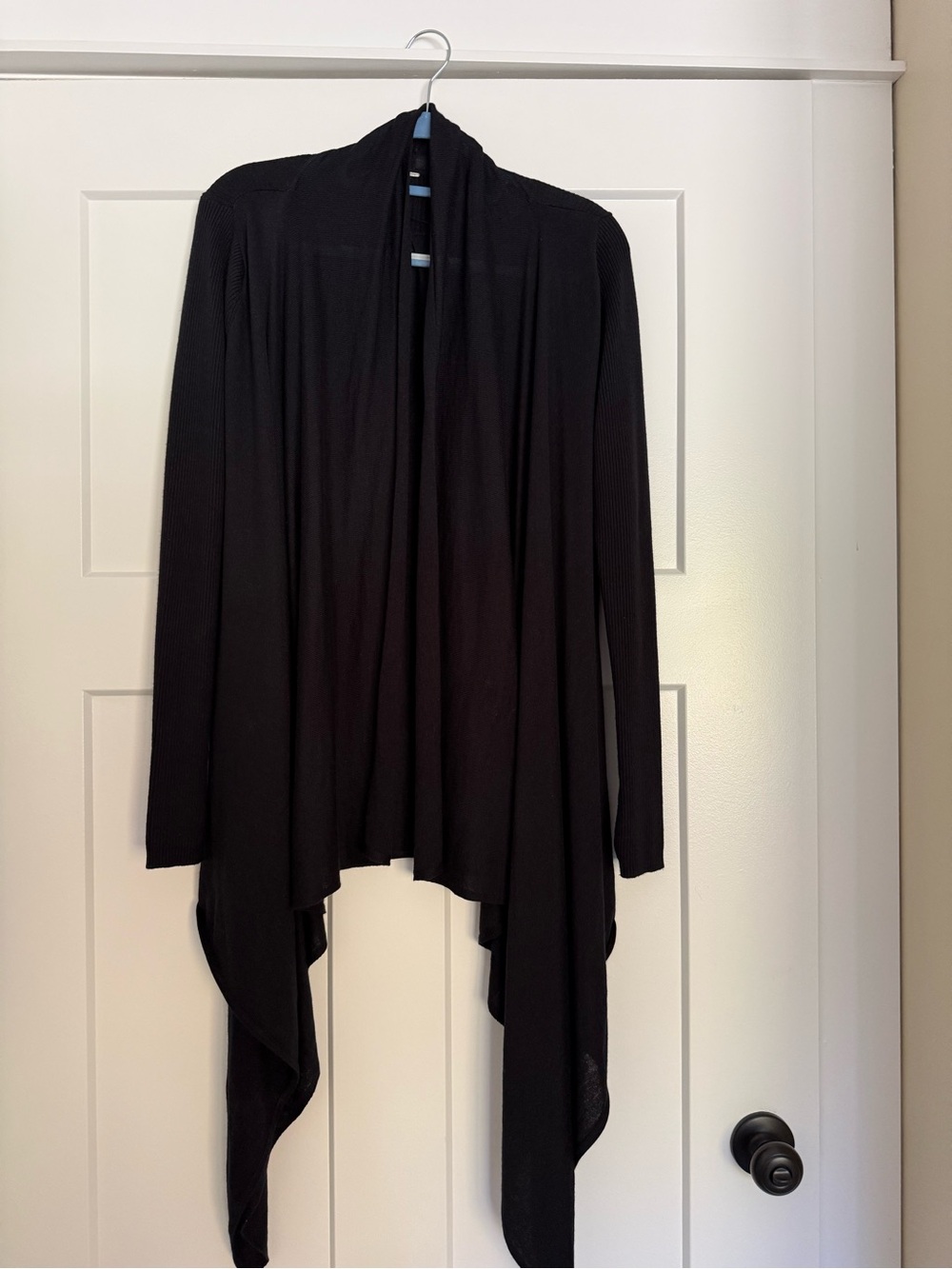 Lululemon Universal wrap in black